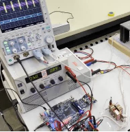 Das Bild zeigt einen Laboraufbau mit FPGA.
